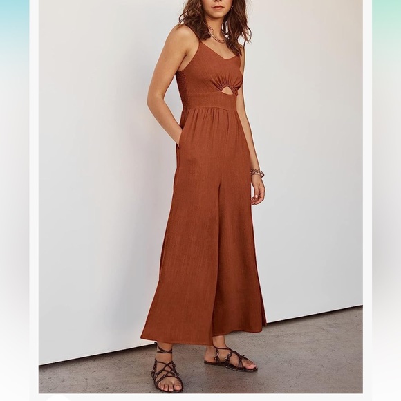 NWOT V-neck Cutout Jumpsuit in Rust Size S - Picture 3 of 6